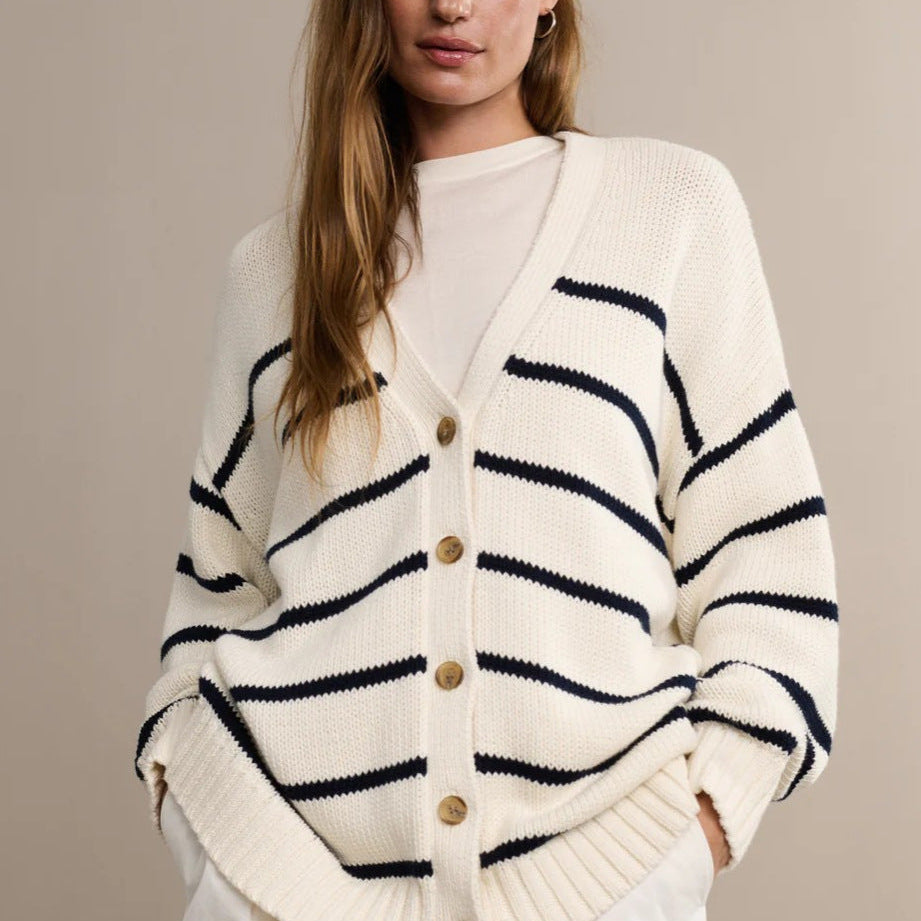 Csíkos, V-nyakú kötött mellény