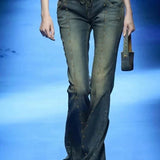 Alacsony derekú, bővülő farmer szegecsekkel