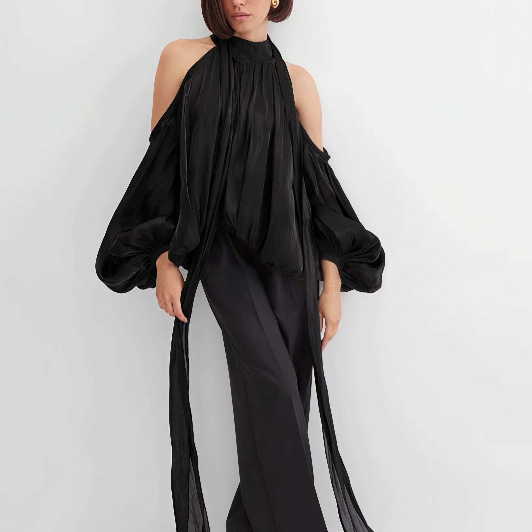 Hosszú ujjú, váll nélküli blúz egyedi dizájnnal