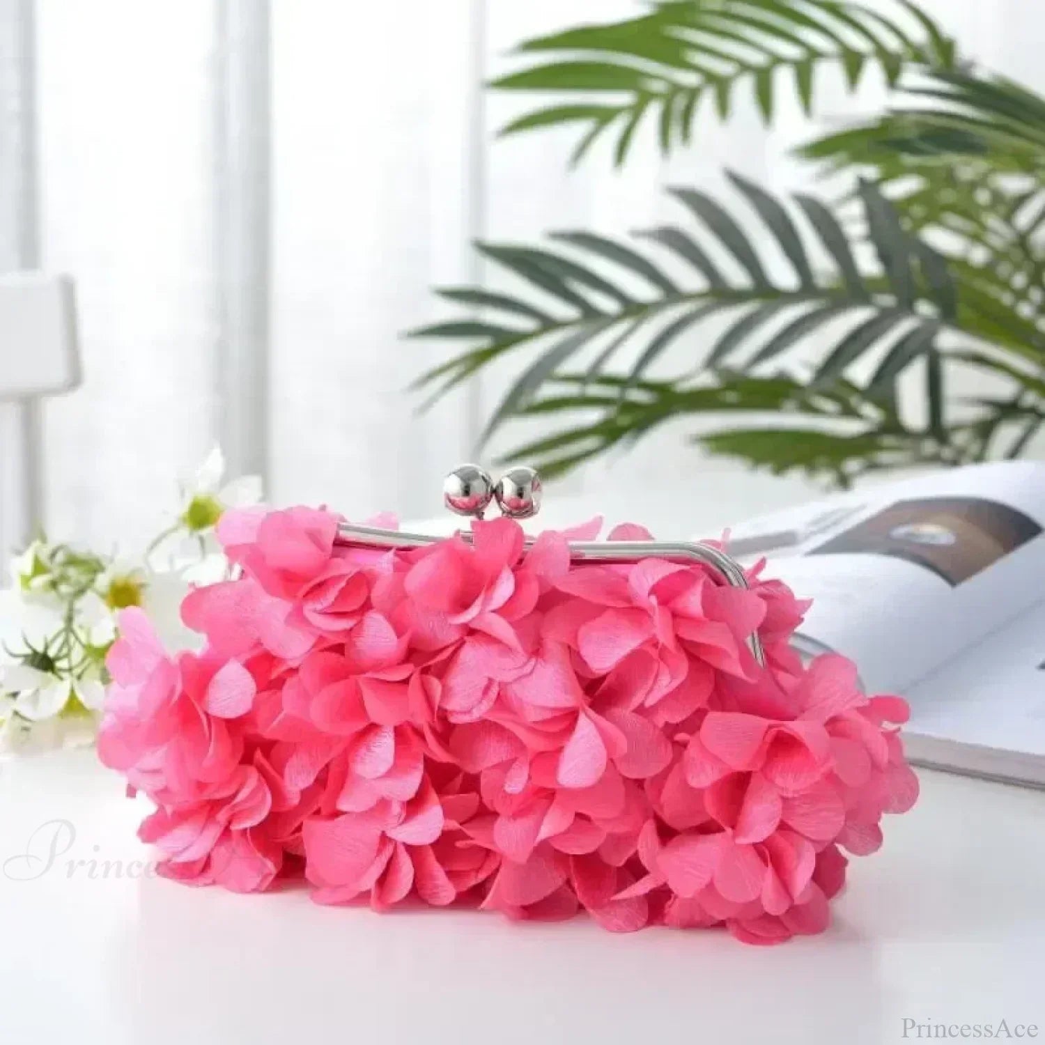 Elegáns fehér virágmintás estélyi clutch menyasszonynak
