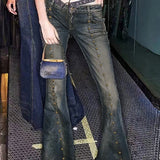 Alacsony derekú, bővülő farmer szegecsekkel