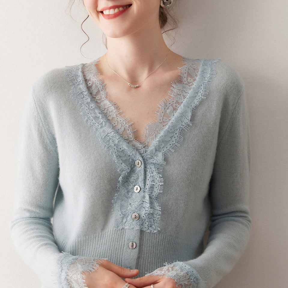 Kasmír kötött mellény V-nyakkal és csipkével szegélyezve