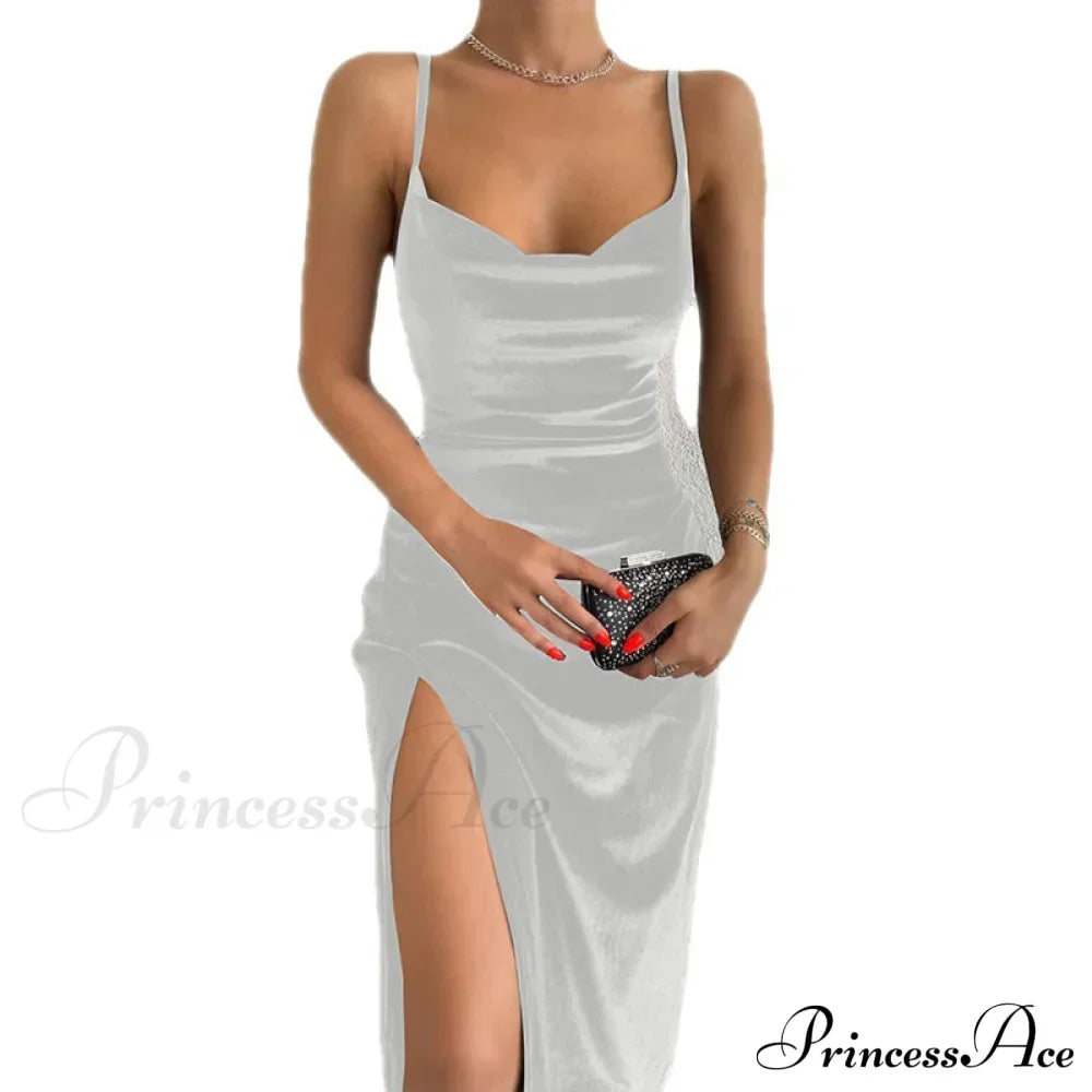 Bájos, ünnepi hangulatú bársony midi ruha hasítékkal