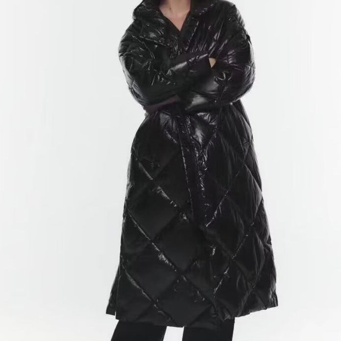 Hosszú, pufi kabát párnázott kapucnival