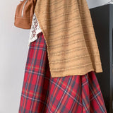 Aszimmetrikus kockás szoknya csipkebetétekkel