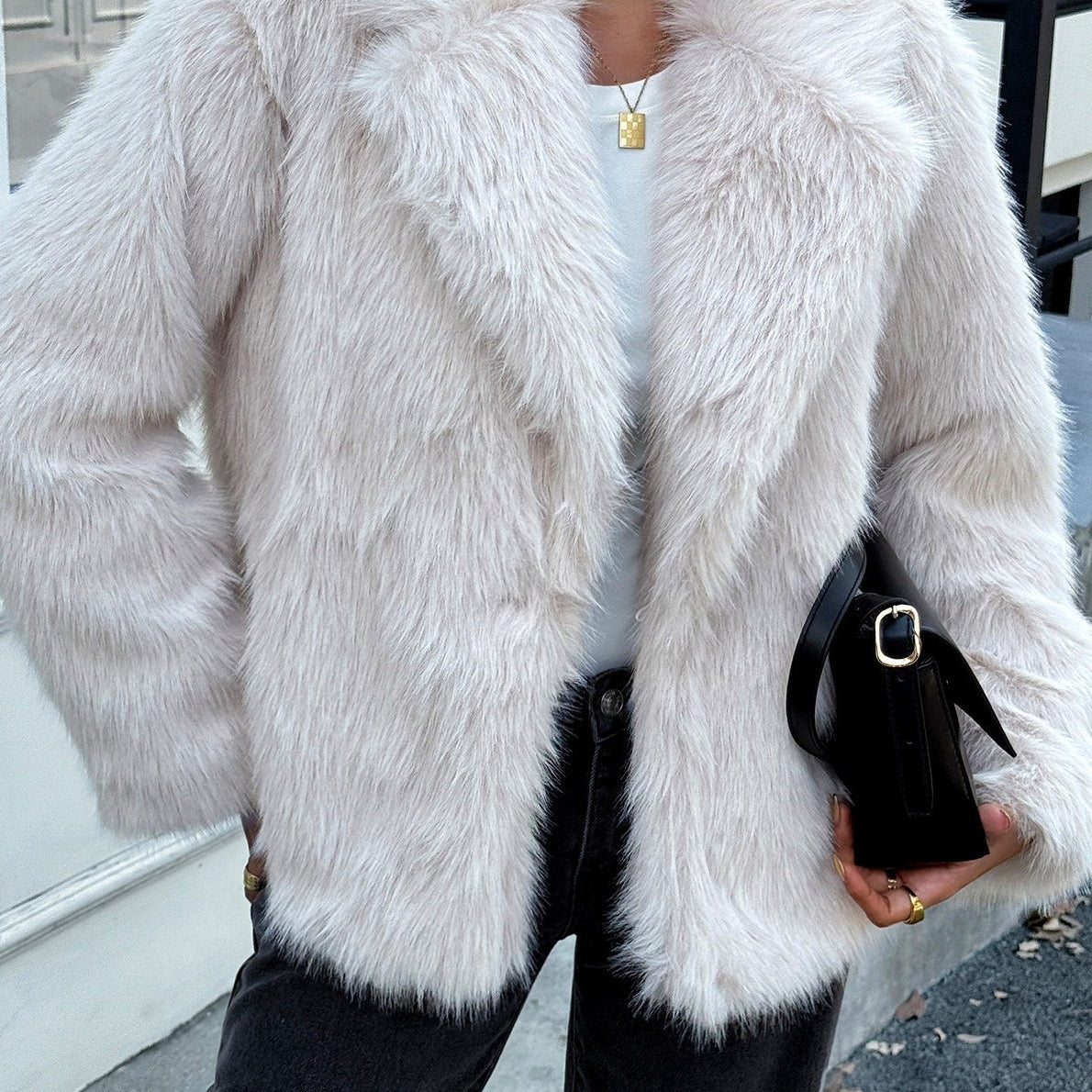 Puha és bolyhos, hosszú ujjú, lezser kabát