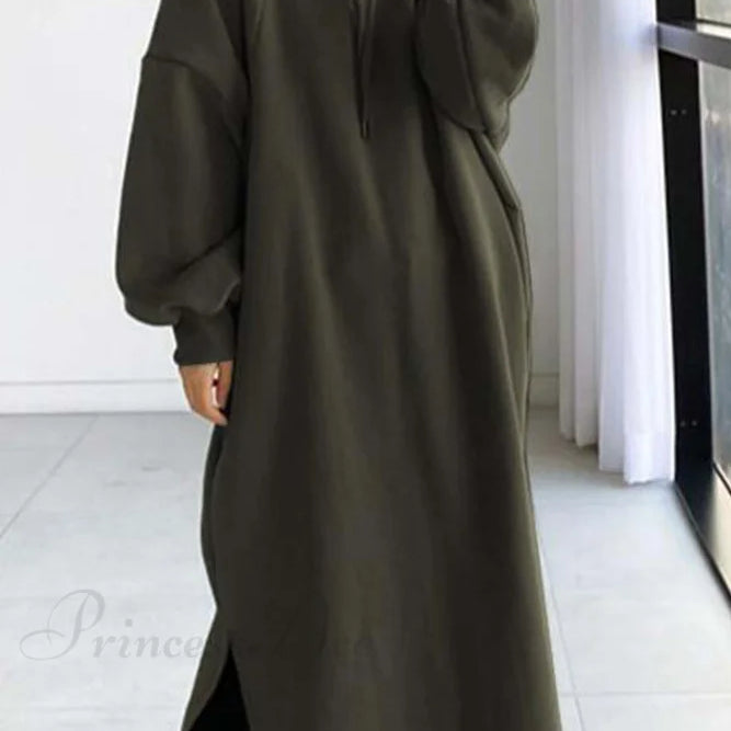 Kapucnis pulóverruha ejtett vállakkal