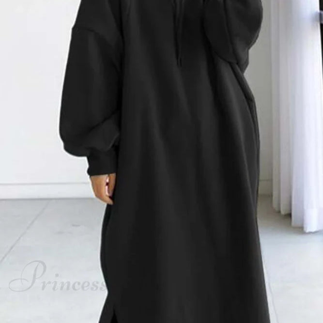 Kapucnis pulóverruha ejtett vállakkal