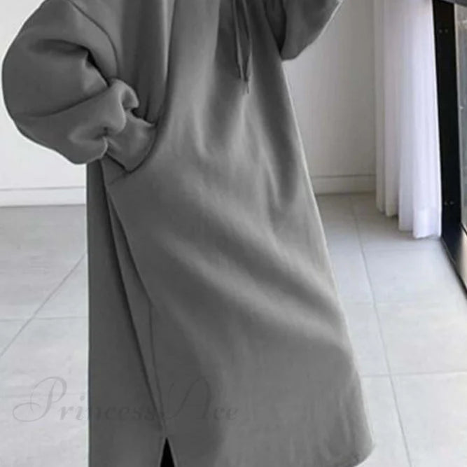 Kapucnis pulóverruha ejtett vállakkal