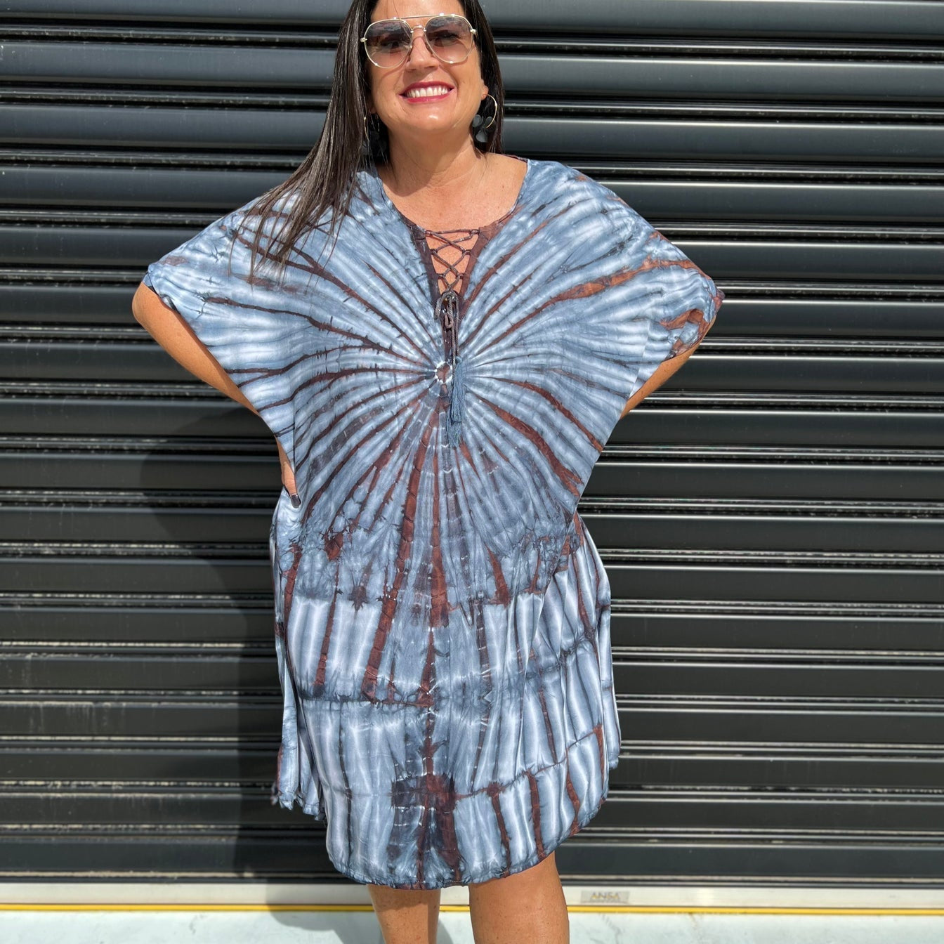 Női kaftán ruha - bő szabású - batikolt minta - fűzős gallér - rövid ujjú