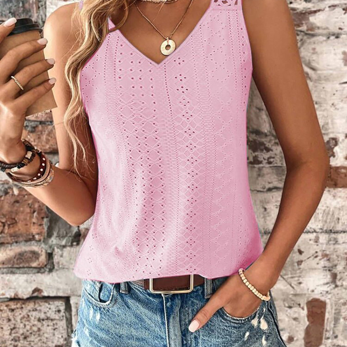 Női atlétatrikó – V-nyakú – Csipkepántok – Hímzett részletek – Laza, lélegző fazon