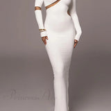 Hosszú ujjú ruha szabálytalan hasítékkal