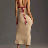 Szexi midi ruha hálós pántokkal, nyitott háttal és V-nyakkal