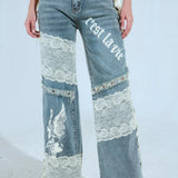 Elegáns, egyenes szárú farmer alacsony derekú, csipkebetétes anyaggal