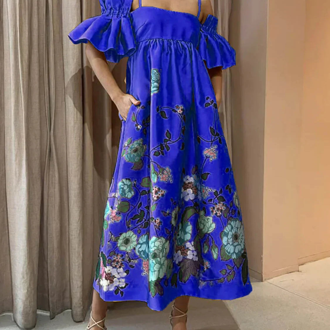 A-vonalú midi ruha ráncolt ujjakkal és elegáns zsebekkel, körömvirágmintával, zsebekkel.