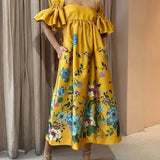 A-vonalú midi ruha ráncolt ujjakkal és elegáns zsebekkel, körömvirágmintával, zsebekkel.