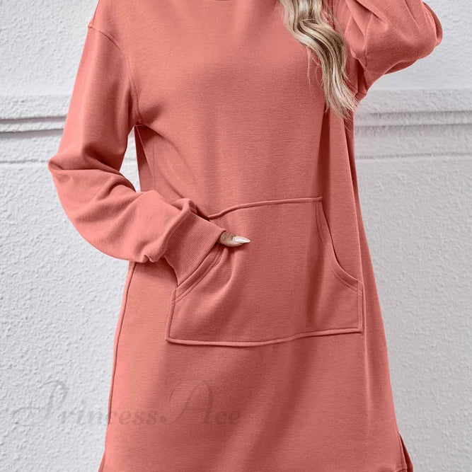 Kapucnis midi ruha hasítékkal és zsebbel