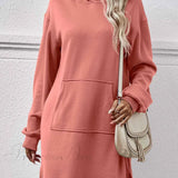 Kapucnis midi ruha hasítékkal és zsebbel