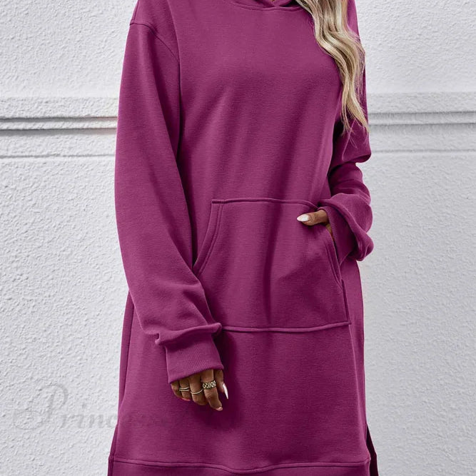 Kapucnis midi ruha hasítékkal és zsebbel