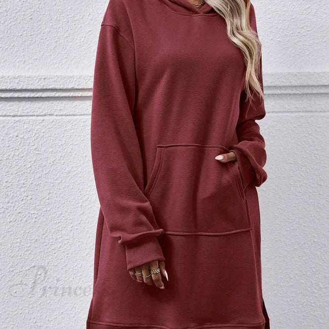 Kapucnis midi ruha hasítékkal és zsebbel