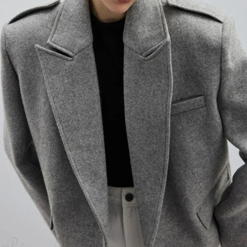 Gyapjú blézer hegyes hajtókával, bő szabású gyapjúkabát