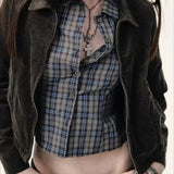 Hosszú ujjú, kockás blúz hátul masnival megkötött övvel, testhezálló szabással