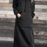 Kapucnis ruha hasítékkal és zsebekkel