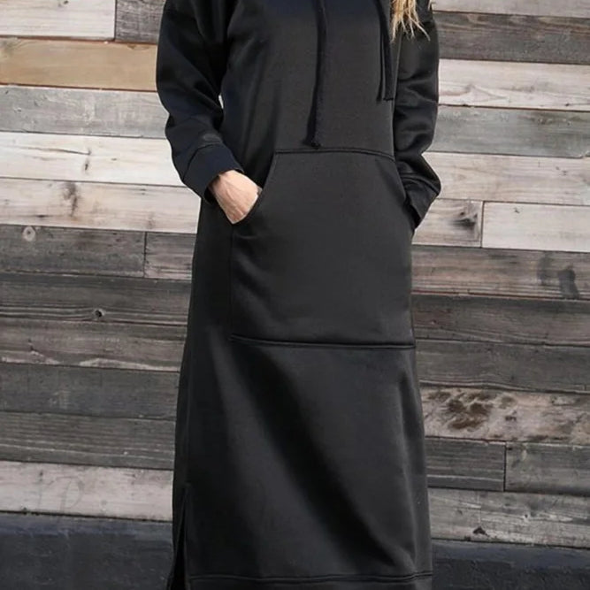 Kapucnis ruha hasítékkal és zsebekkel