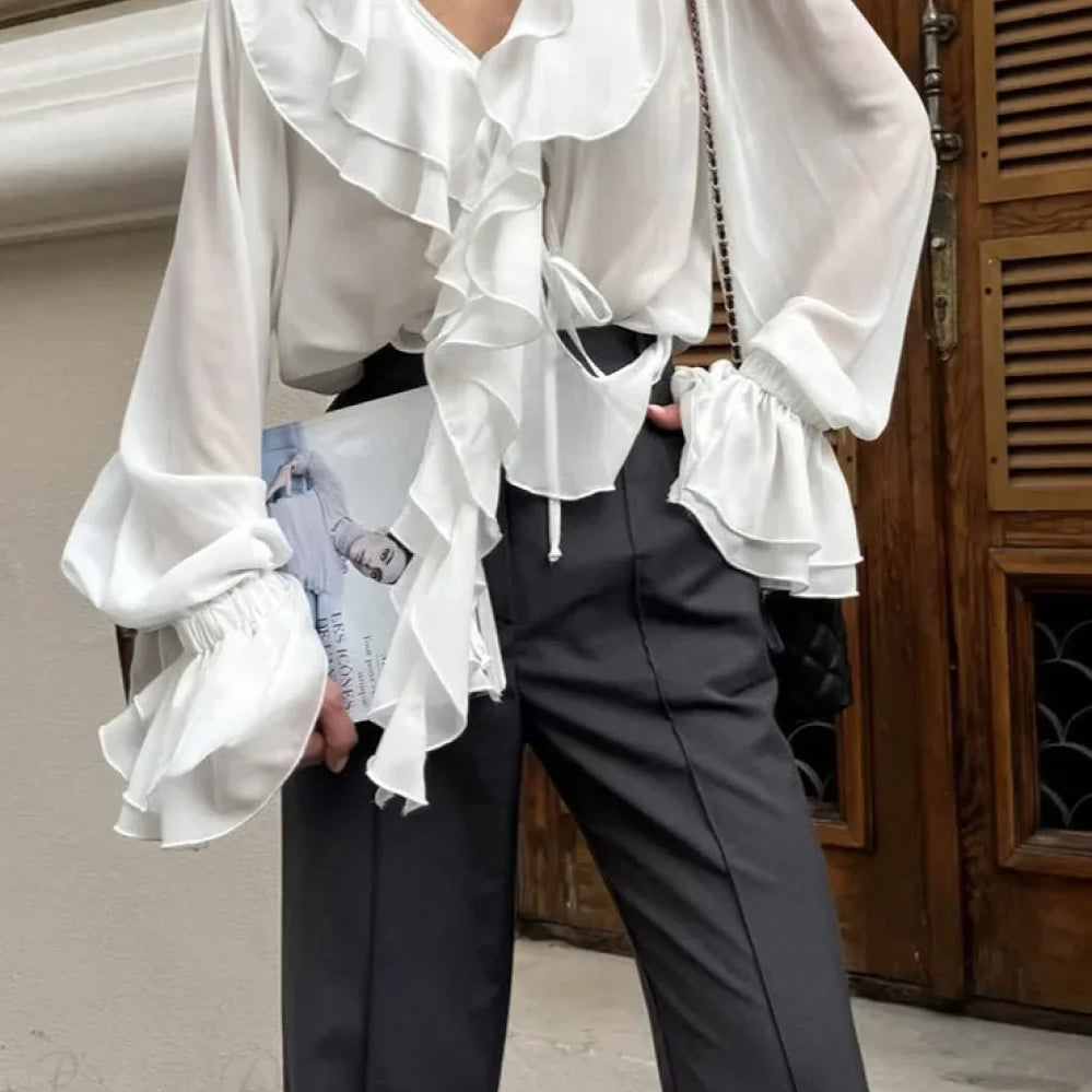 Francia blúz fodros V-nyakkal, hosszú ujjakkal és megkötött derékkal