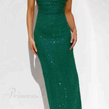 Hát nélküli ruha flitterekkel és szabálytalan pántokkal