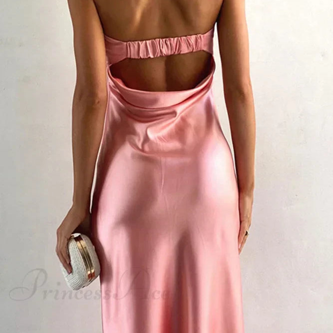 Pánt nélküli ruha egyszerű szaténból