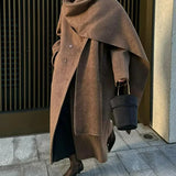 Női kétsoros kabát hajtókával, városi stílus