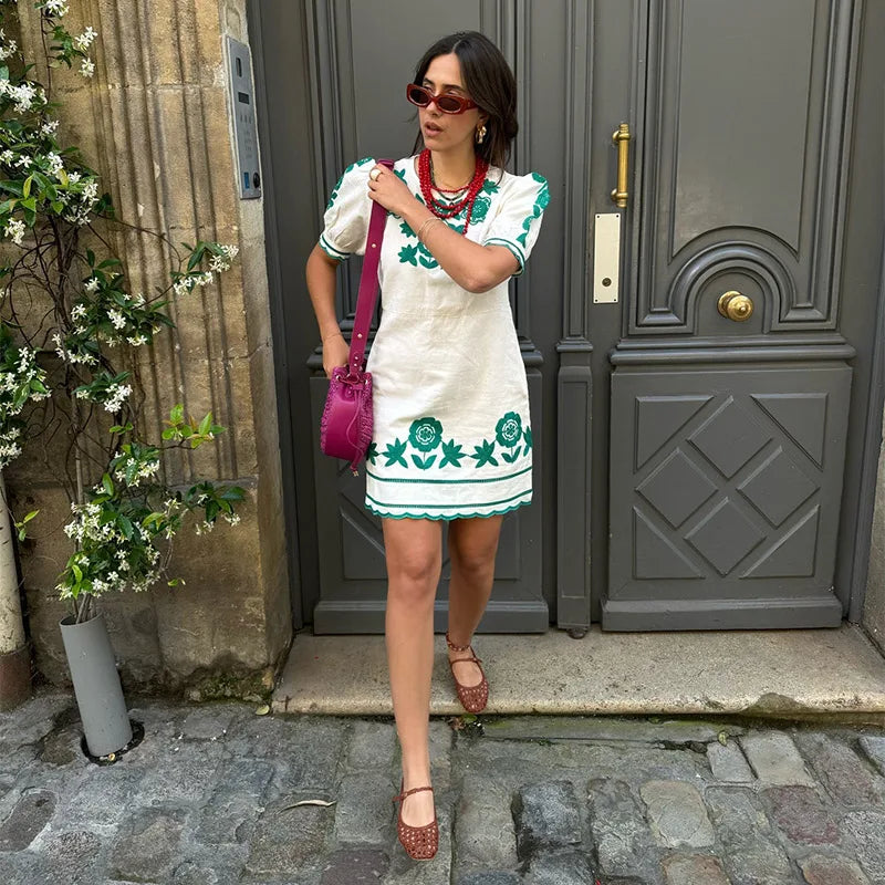 Női rövid ruha - virágmintás - puffos ujjú - lezser, testhezálló szabású