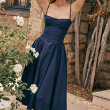 Elegáns, pánt nélküli, V-nyakú midi ruha