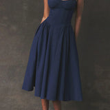 Elegáns, pánt nélküli, V-nyakú midi ruha