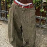 Földig érő, bő szabású, kifakult farmer