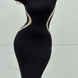 Hullámos, testhezálló midi ruha kontrasztos mintával